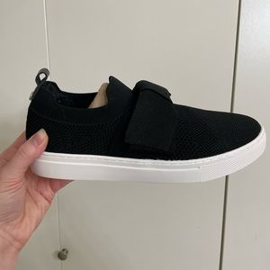 Bandolino slip-on sneaker